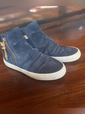 Sperry Navy Blue Suede High-Top Sneakers
